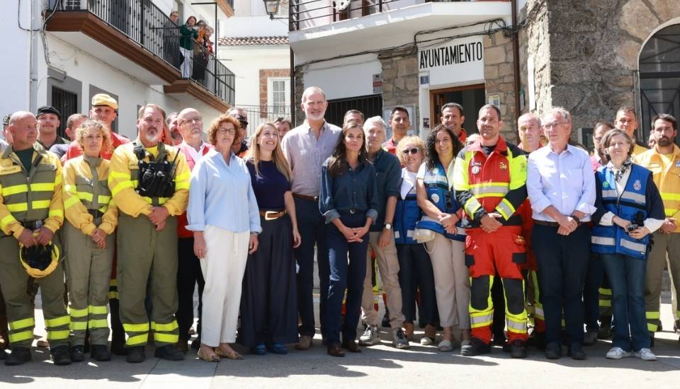 Los Reyes visitan el norte de Cáceres para apoyar a los afectados por los incendios