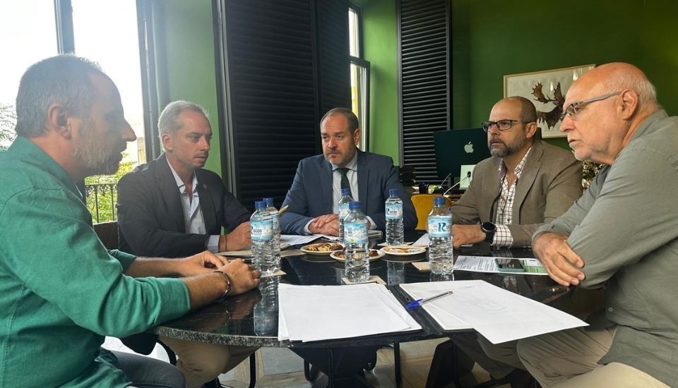 La Junta y Fedexcaza analizan los retos del sector cinegético y perfilan la próxima Feciex