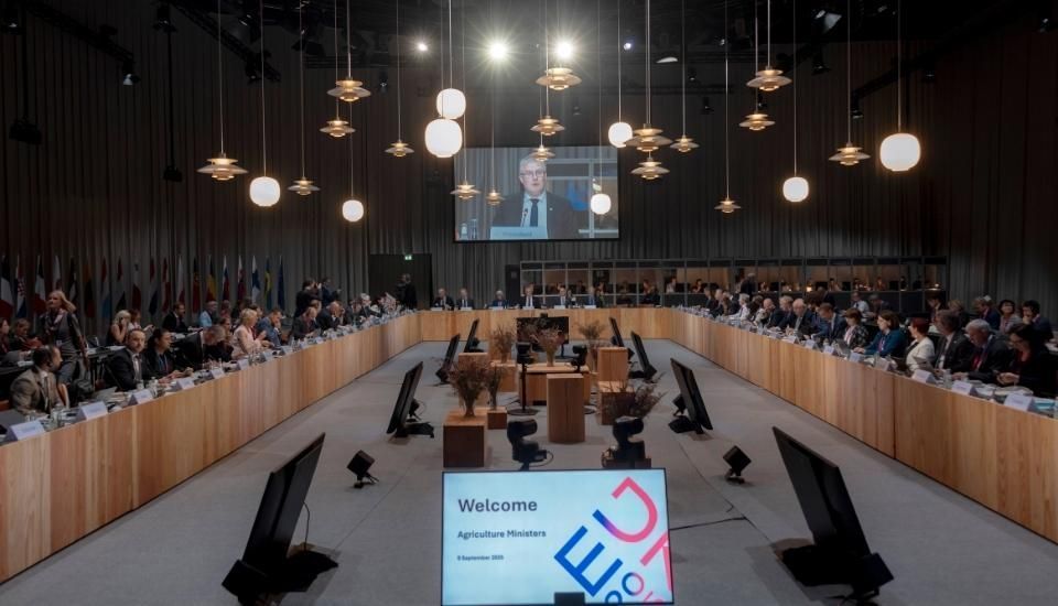 PAC El ministro reitera el rechazo de España a la propuesta de la Comisión Europea
