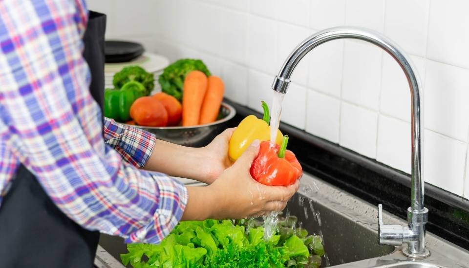El consumo de frutas y hortalizas frescas en los hogares cae un 0,4% en el primer semestre de 2025
