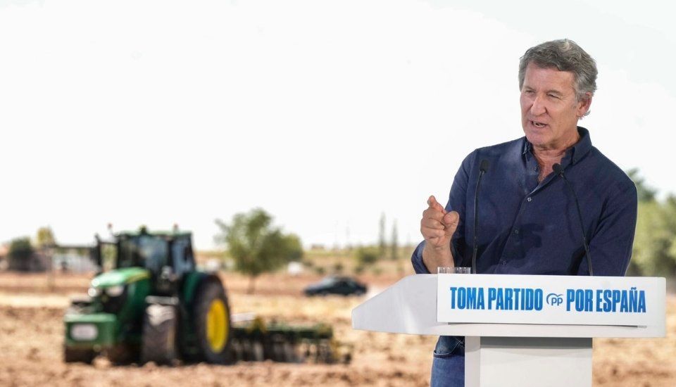 El presidente del Partido Popular, Alberto Núñez Feijóo, ha anunciado la elaboración de un Libro Blanco por el futuro del medio rural en España