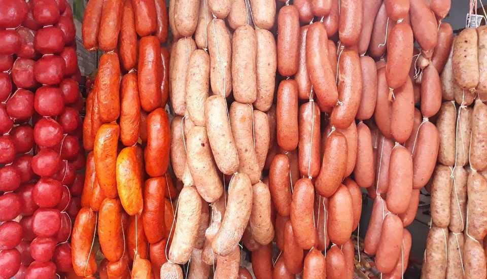 Términos como salchicha o hamburguesa solo podrán aplicarse a productos que contengan carne animal