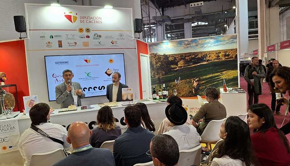 La Torta del Casar lleva el sabor extremeño al Fórum Gastronòmic