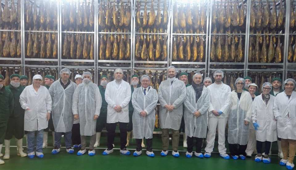 Guillermo Santamaría visita las instalaciones de Extrem Puro Extremadura