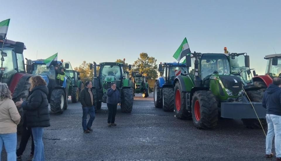 2.500 tractores en las carreteras extremeñas para exigir soluciones al campo