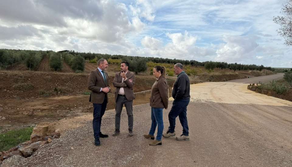 La Junta ayudará a los municipios a comprar maquinaria para arreglar caminos rurales