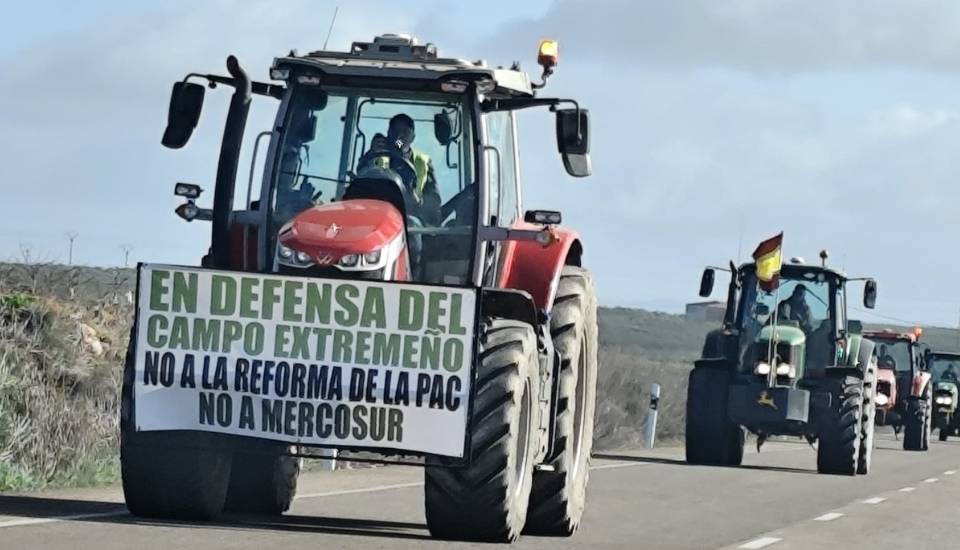Agricultores extremeños se suman a la protesta del 11F en Madrid