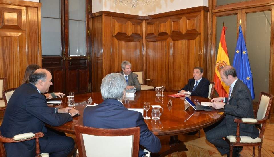 Luis Planas se reúne con el embajador de Argentina para abordar asuntos de interés agroalimentario