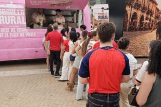 Almendralejo celebra la victoria de España con 800 bocadillos de jamón