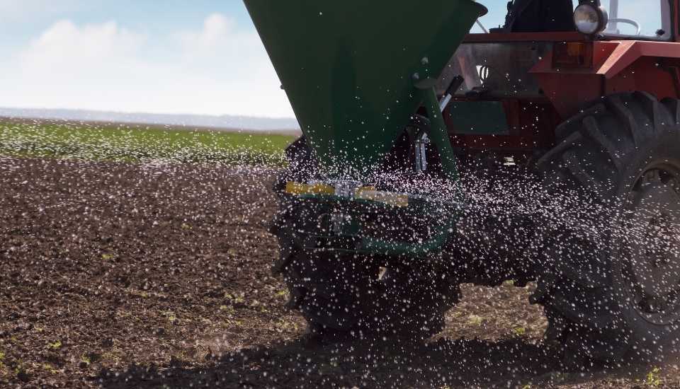Más de 18.000 agricultores extremeños recibirán ayudas para fertilizantes